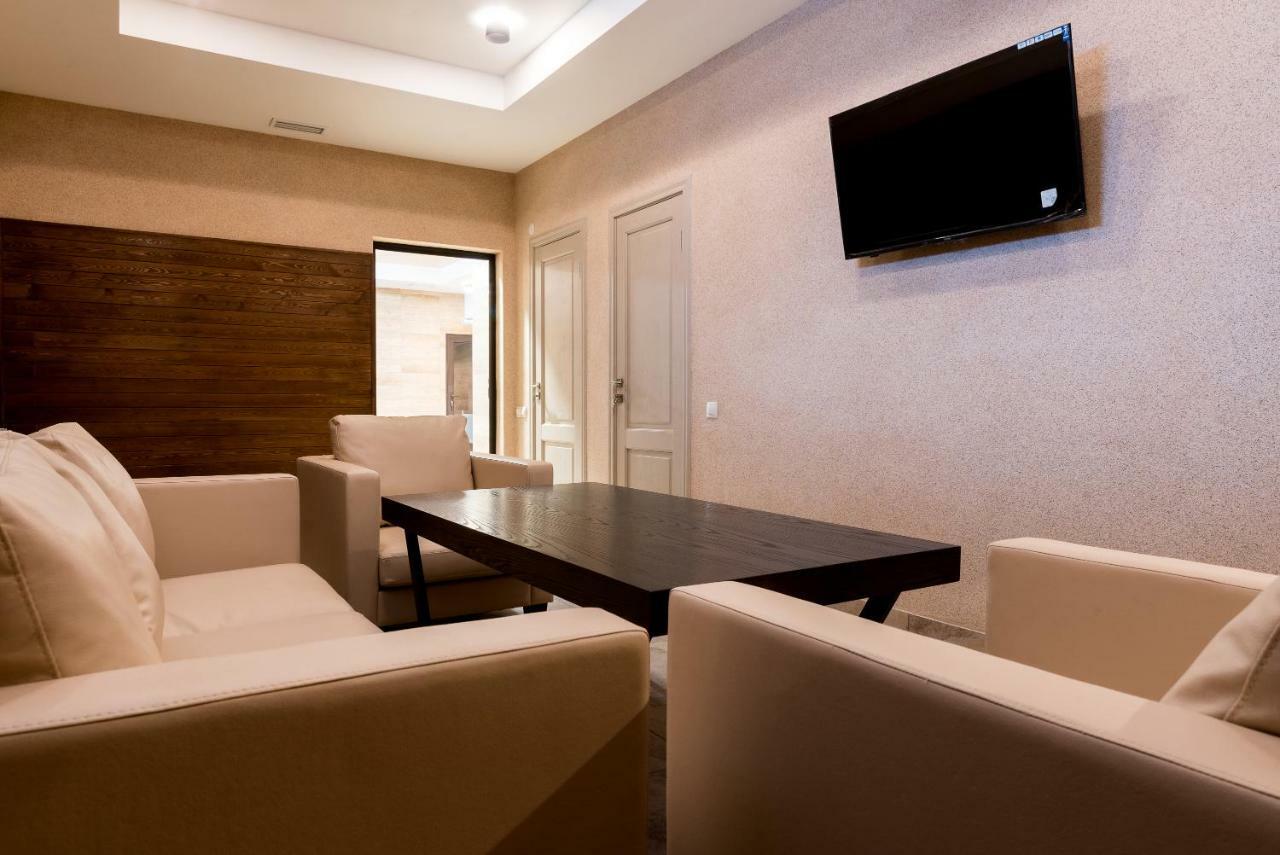 Lacasa Hotel Karagandy エクステリア 写真